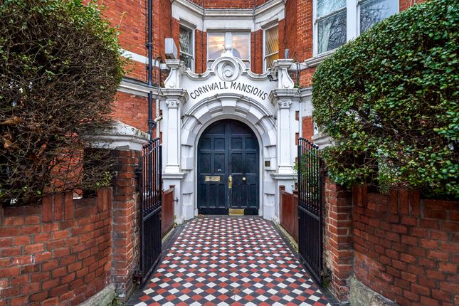 Thumbnail Flat for sale in Cremorne Road, London