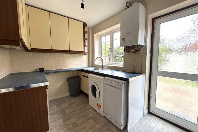 117, Spring Rise, Egham photo 3