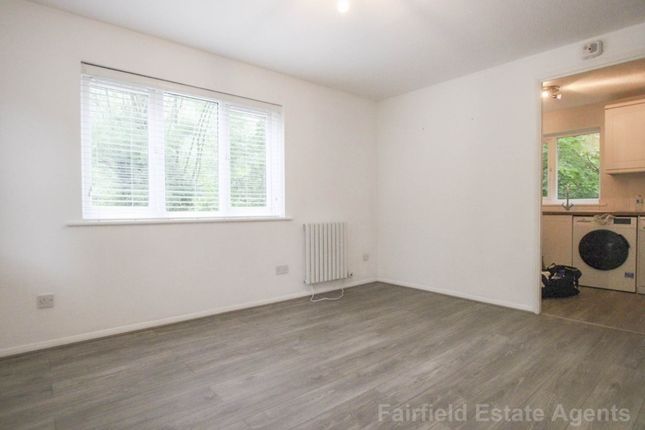 Thumbnail Flat to rent in Ravenscroft, Watford