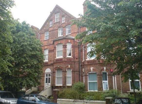 Flat to rent in Millfield, Folkestone