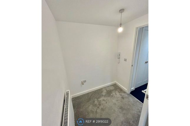 Flat, Bowers Court East Street, Chard photo 3