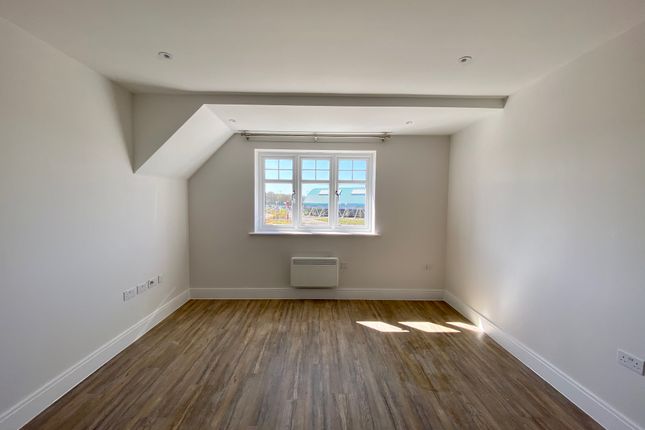 16 Thistle House,, Emerald Avenue, Hampshire photo 3