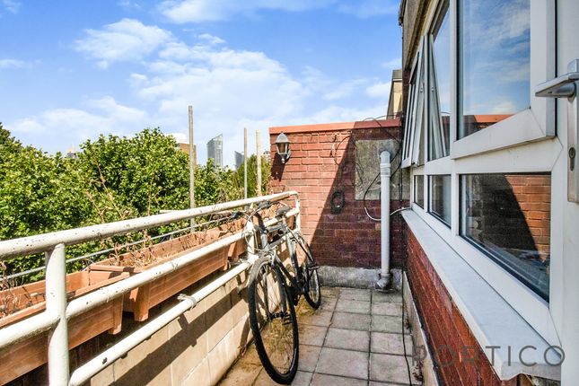 Flat 137, Goulden House, Bullen Street, London photo 2