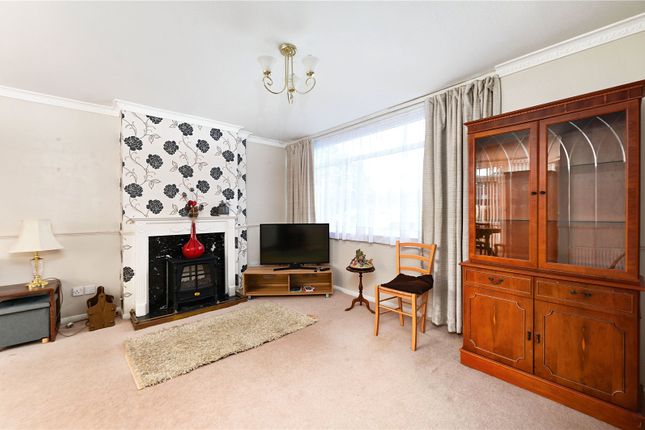 Robins Grove Crescent, Hampshire photo 2