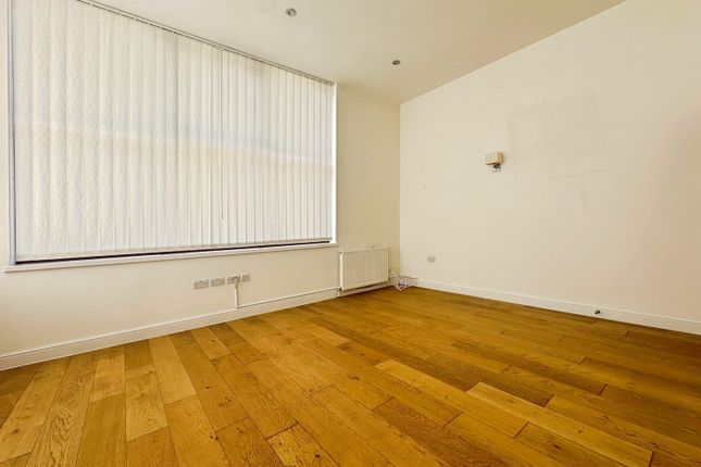 Flat 2, Ancells House,, Ancells Road, Hampshire photo 4
