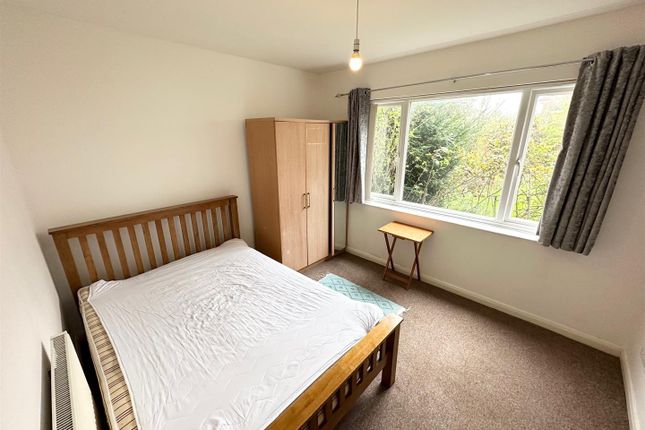 Room 2, 45, The Coppice, Yiewsley photo 4