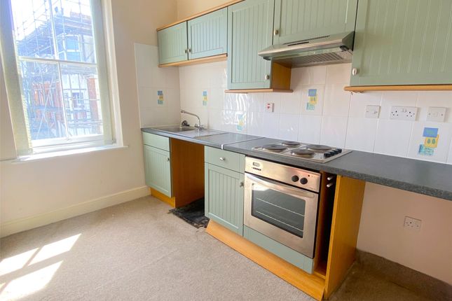 Apartment 6,, Stoneleigh Place, Ilfracombe photo 2