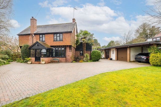 Thumbnail Detached house for sale in Lowdells Drive, East Grinstead