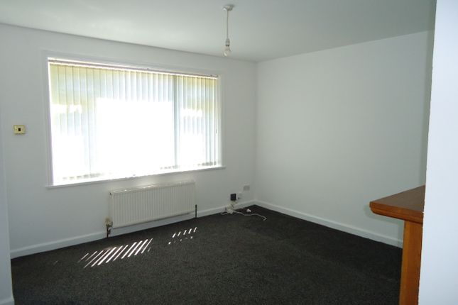 4, Waincliffe Garth, Leeds photo 2