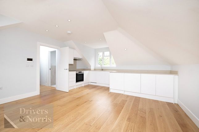 Flat for sale in Fairfield Close, North Finchley, London