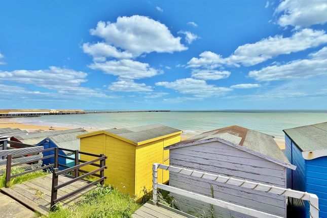 99C, Southcliff, Walton-on-the-Naze photo 2