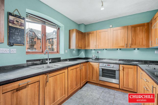 49, Seymour Lodge, Boleyn Court, Buckhurst Hill photo 2