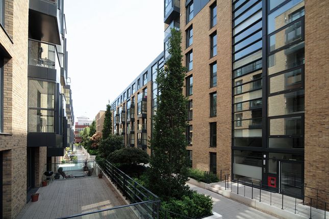 Flat to rent in Southside Apartment, St Johns Walk