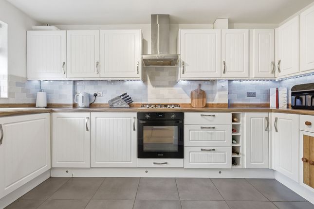 57 Fraser Close, Basildon photo 4