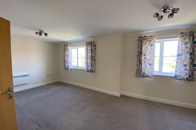 67, Peter Candler Way, Ashford photo 3