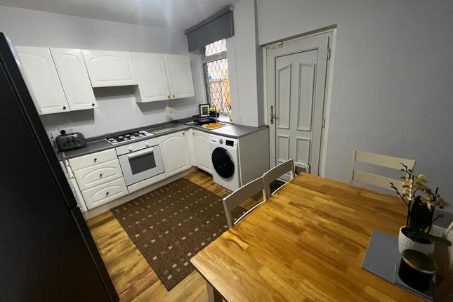 32, Stamford Street, Stalybridge photo 3