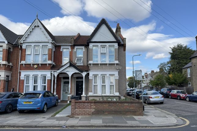 1-bed flat on 171 & 171A, Ilford, £250,000