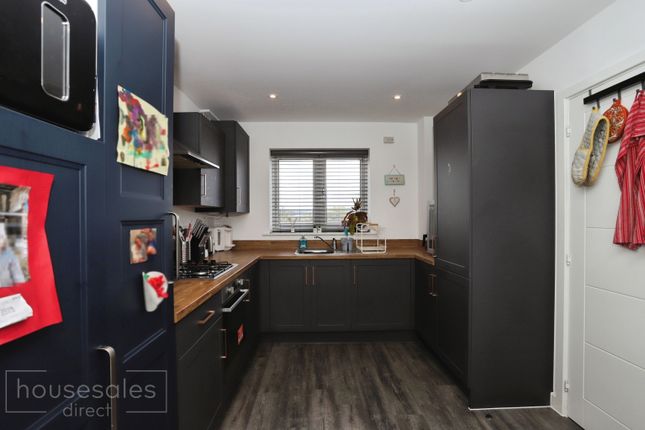 10, Wiltshire Drive, Chippenham photo 2