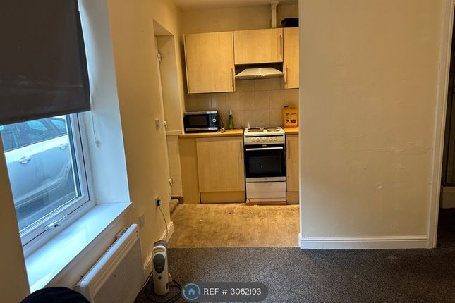 Flat, Stonehall Rd Eccleshill, Bradford photo 4