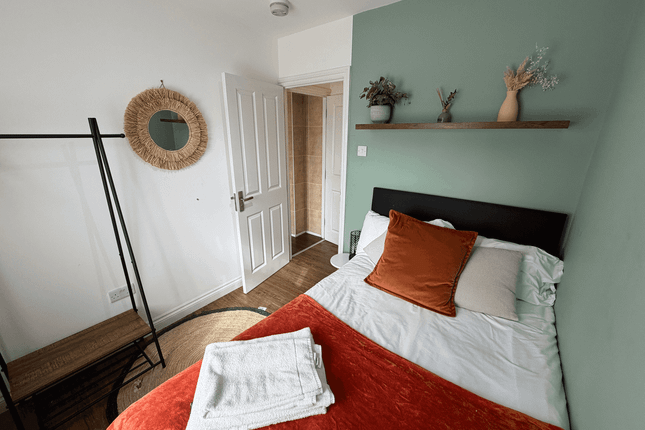 53 Queen Margarets Road, Coventry photo 5