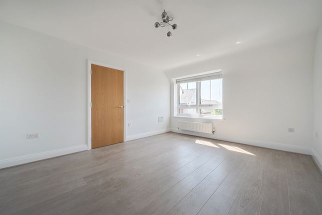 Flat 4, Regatta Place, 55, Kingfisher Drive, Maidenhead photo 4