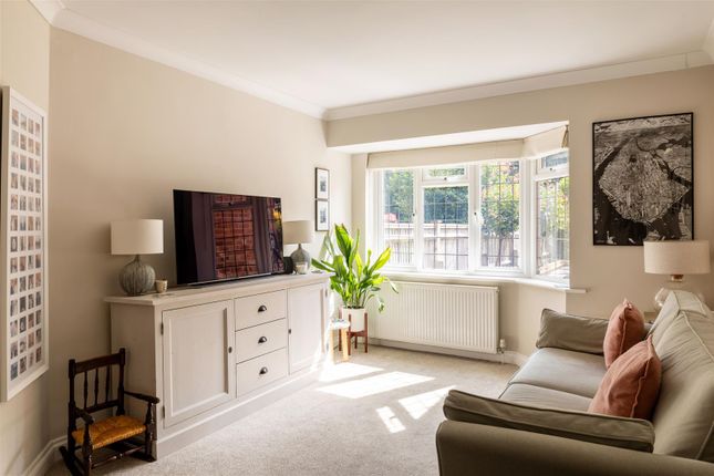 April Cottage, Gravelye Lane, Haywards Heath photo 4