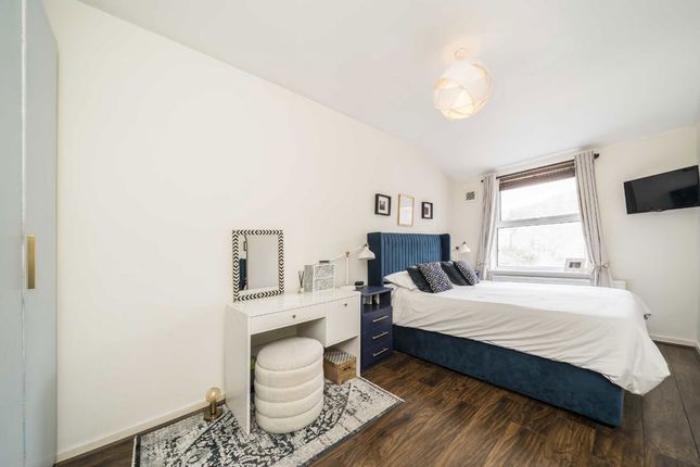 431, Garratt Lane, London photo 3