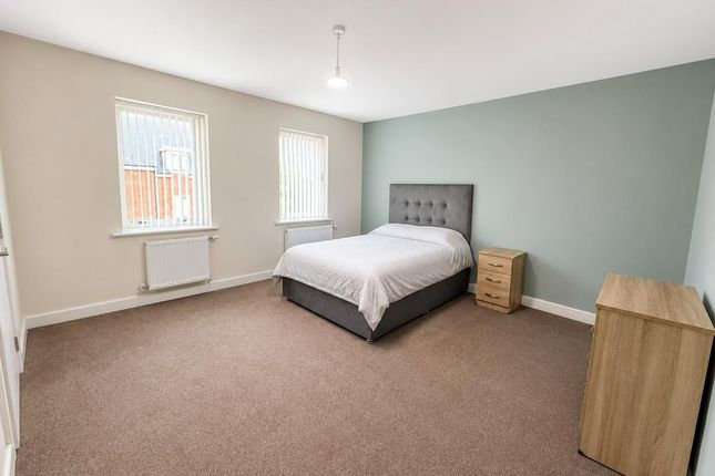 26 Sangha Close, Leicester photo 5