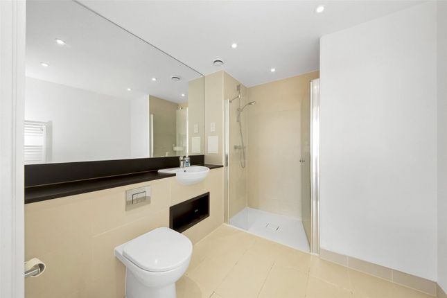 Flat for sale in Cable Walk, Greenwich