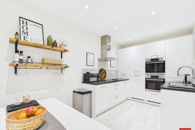 25, Meadowsweet Road, Cheltenham photo 3