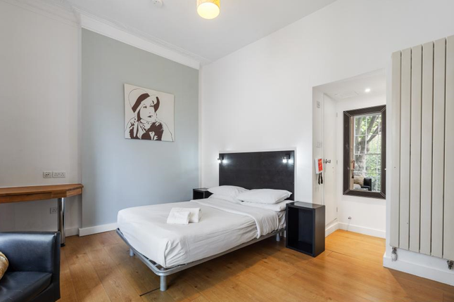 Flat 08, 44 Cartwright Gardens, Bloomsbury, London photo 4