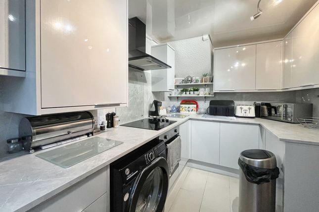 44 Llansawel Crescent, Neath photo 3