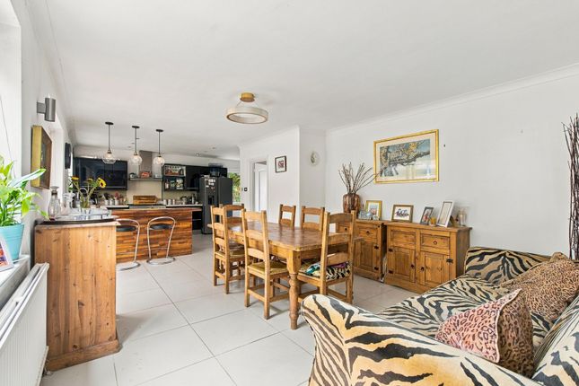 17 Norton Park, Ascot photo 4