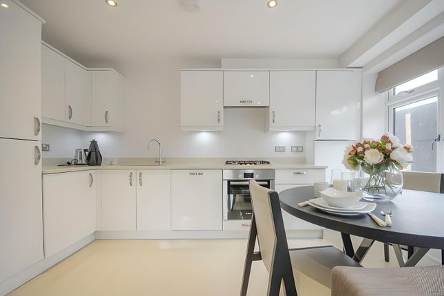 Flat 2 Sloan Court,, 60-77 Coombe Road, New Malden photo 4