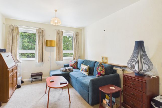 9, Manor Court, Bingley photo 3