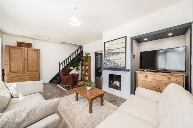 14, Dursley Close, London photo 4