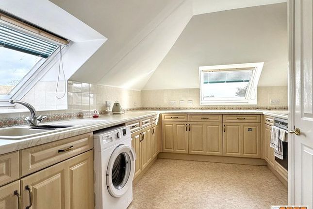 Flat 75 The Gatehouse Apartments, 354 Sea Front, Hayling Island photo 4