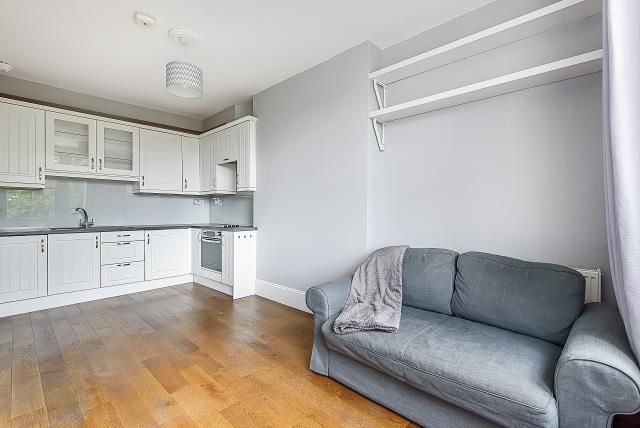 Flat 4, 23, Highgate West Hill, London photo 4