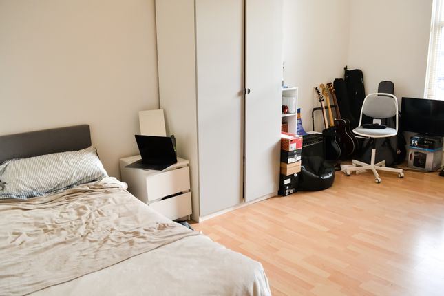 Thumbnail Flat to rent in Brudenell Road, Hyde Park, Leeds