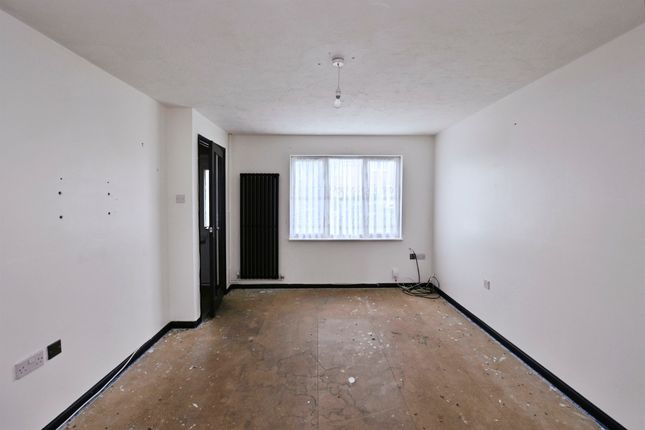 71, Walburton Way, Waterlooville photo 2