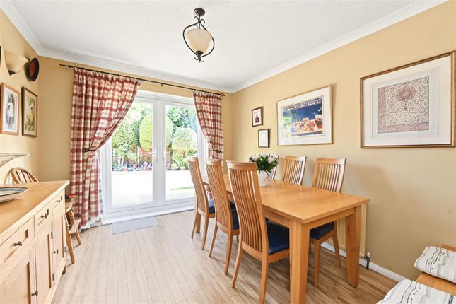 25, Hartwell Gardens, Harpenden photo 4