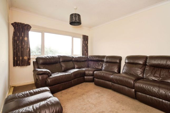 525, Wakefield Road, Huddersfield photo 4