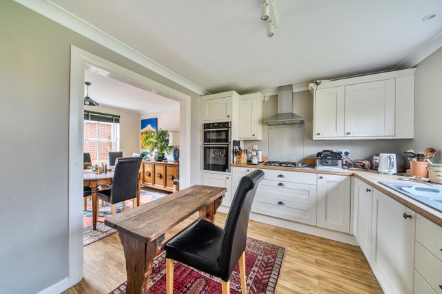 2, Boltons Lane, Bracknell photo 2