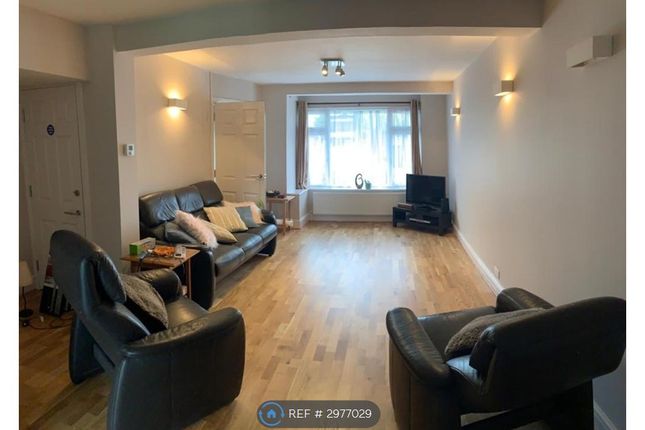 London Road, Bedfont, Feltham photo 4