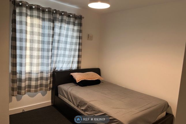 Thumbnail Room to rent in Gateway Court, Ilford