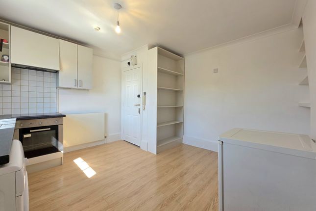 Flat 11, 82 Camberwell Road, London photo 4
