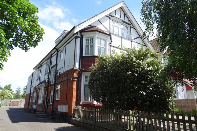 Flat to rent in Cranes Park, Surbiton