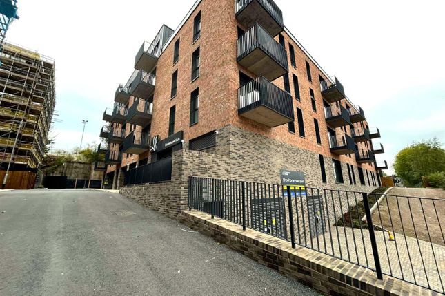 Bedroom flats and apartments to rent in Northfield, West