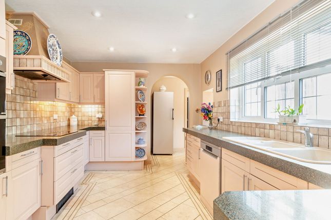 15, Pembroke Road, Northwood photo 4