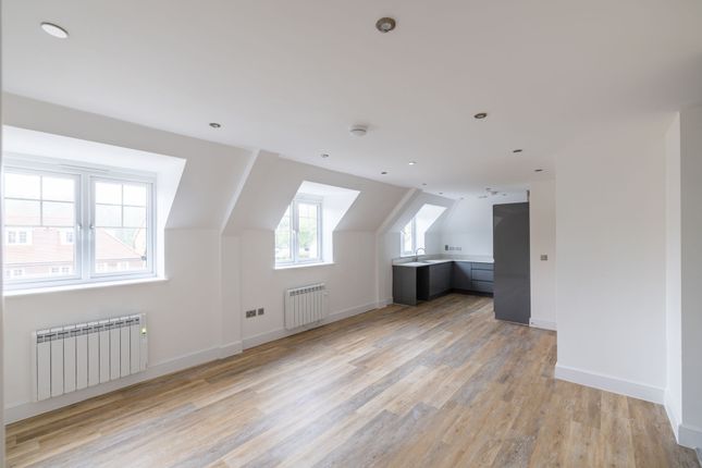 Flat 4, St. Georges Court, 8 Brighton Road, Coulsdon photo 3